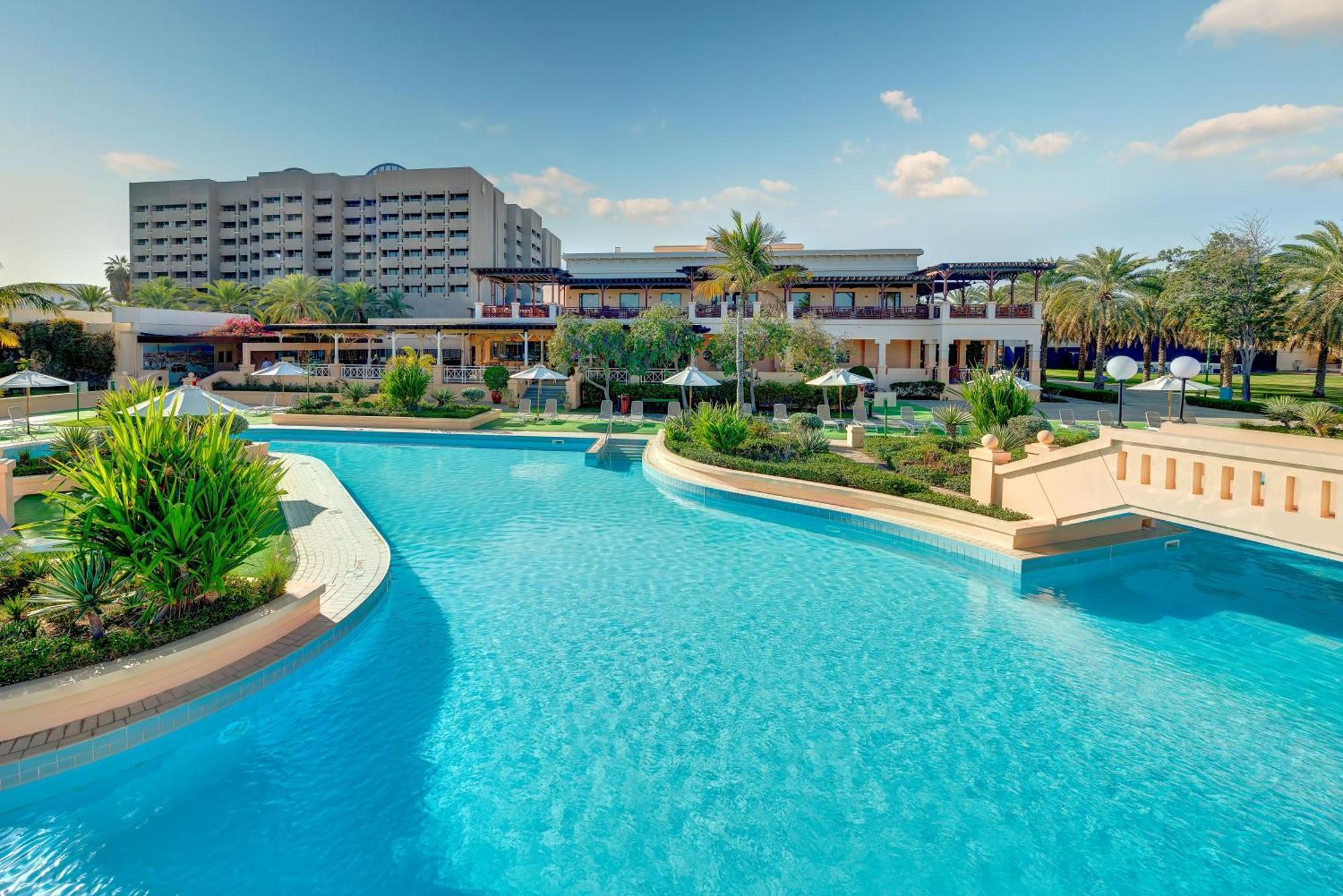 인터컨티넨탈 무스카트 호텔 외부 사진 The pool at the Royal Mirage